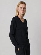 YUCOLEN Women's V Neck Lightweight Sweater Soft Artificial Wool Blend Pullover Top in Black