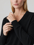 YUCOLEN Women's V Neck Lightweight Sweater Soft Artificial Wool Blend Pullover Top in Black