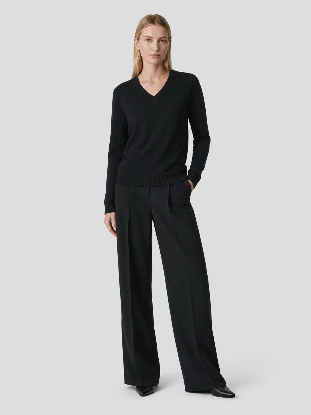 YUCOLEN Women's V Neck Lightweight Sweater Soft Artificial Wool Blend Pullover Top in Black