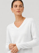 YUCOLEN Women's V Neck Lightweight Sweater Soft Artificial Wool Blend Pullover Top in White